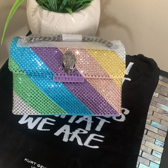 Mini Kensington Rhinestone Shoulder Bag
Kurt Geiger London - Picture 9 of 17